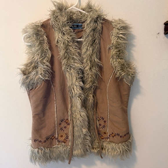 Cozy Sherpa Patterned Vest - Picture 2 of 6